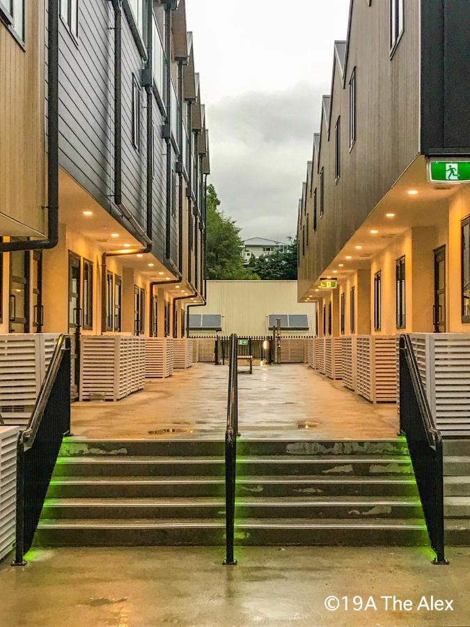 Modern 2-Bedroom Apartment 7-Mins Walk To Queenstown Exterior photo